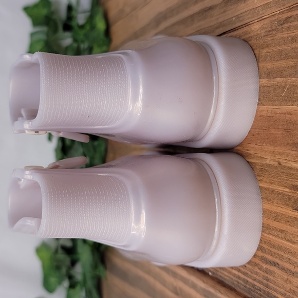 Mini Melissa. Opal Rain Boots. Size 9. Like New - Picture 4 of 8